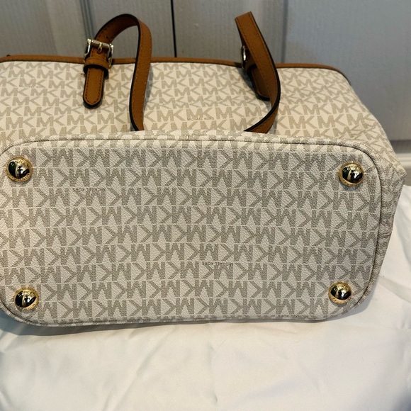 NEW MICHAEL Michael Kors Signature Top-Handle Zipper Tote - Picture 11 of 11